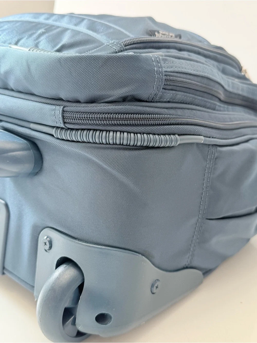 Travelpro Crew 16”Rolling Business Bag Blue Wheeled Carry On Travel Luggage Tote
